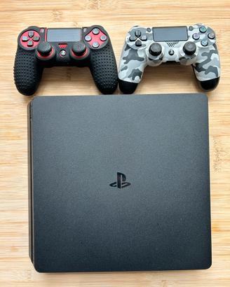 PlayStation 4 slim con due controller e 3 giochi