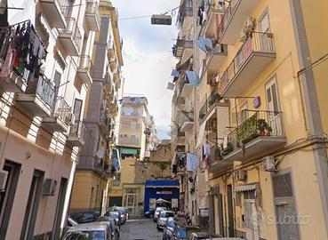 3 LOCALI A NAPOLI