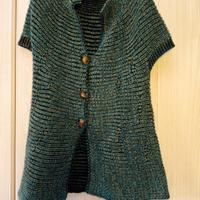 Gilet verdone a coste e trecce in misto lana