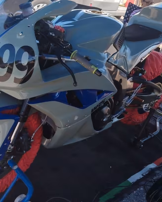Honda CBR 600 RR da pista