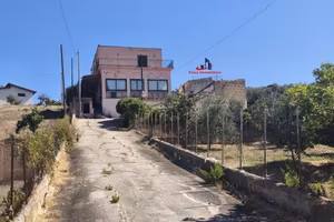 Villa di 1772 m² con più di 5 locali e box auto a 