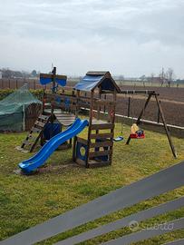 Castello gioco da giardino con altalena