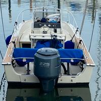 Boston Whaler Outrage 22