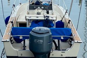 Boston Whaler Outrage 22