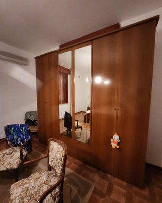 Camera da letto completa di armadio in legno