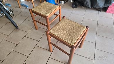 Coppia ottimi sgabelli vintage in legno impagliati