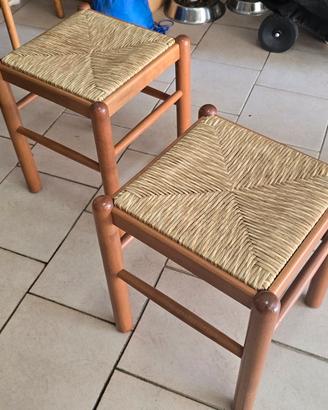 Coppia ottimi sgabelli vintage in legno impagliati