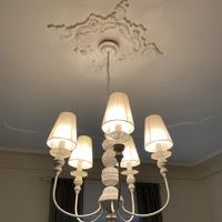 Lampadario con paralumi in stoffa