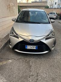Toyota Yaris 1.5 ibrido benz/elettrico automatico