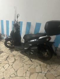 kisbee Peugeot 125 di colore nero