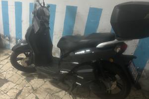 kisbee Peugeot 125 di colore nero
