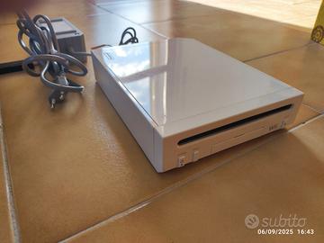 Nintendo Wii comoresa di joystick e due giochi