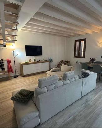 Attico / Mansarda di 169 m² con più di 5 locali a 