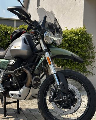 Moto Guzzi V85 TT Centenario 2021