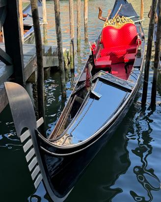 Gondola veneziana cantiere Dei Rossi