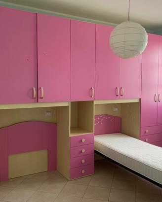 Armadio a ponte, 4 stagioni fucsia e letto singolo