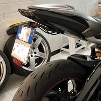 Kit portatarga Lightech per Street Triple 765