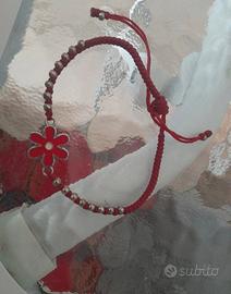 Braccialetto rosso con fiore 🌸 regolabile