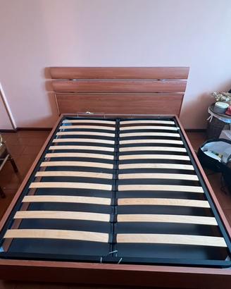 Letto matrimoniale con doghe e materassi