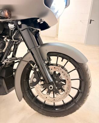 HARLEY DAVIDSON Road Glide 114
