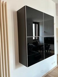 Vetrina a muro nera effetto specchio