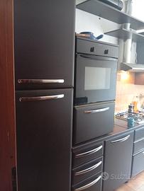 cucina colore marrone scuro a 500€+ armadio 
