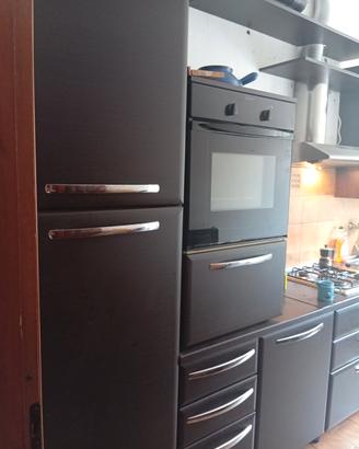 cucina colore marrone scuro a 500€+ armadio 