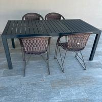 Tavolo estensibile da giardino con sedie