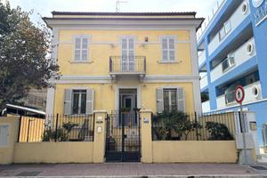 Villa di 331 m² con più di 5 locali a Grottammare