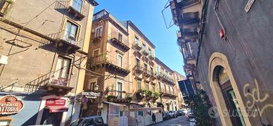 PIAZZA TEATRO MASSIMO 4 vani angolare