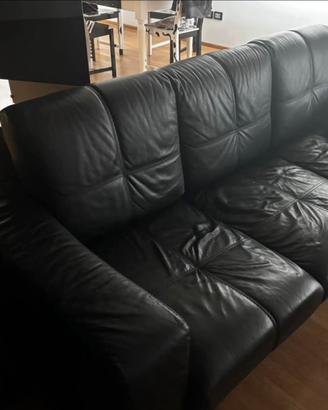 Divano 3 posti in ecopelle nera – €300 trattabili