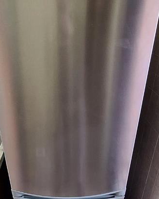 Lavasciuga Indesit e frigorifero Ariston