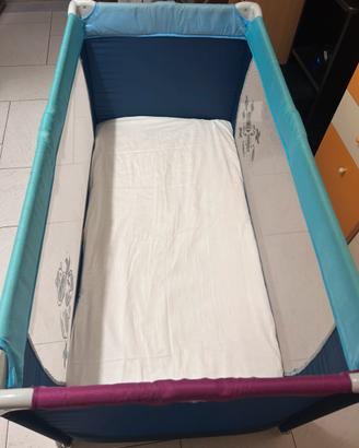 Letto da campeggio e seggiolone pappa