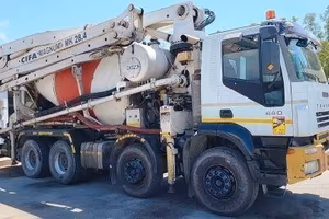 Iveco Trakker 410T44 + Betonpompa Cifa MK28