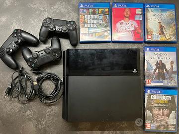 PlayStation 4 + 5 Giochi + 3 Controller