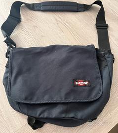 Borsa tracolla Eastpak blu.