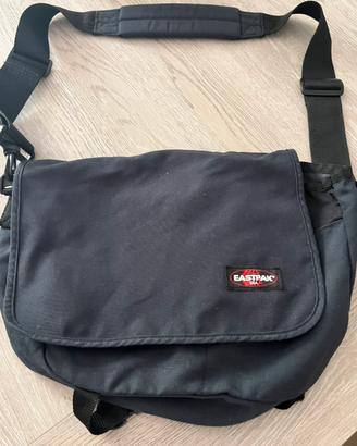 Borsa tracolla Eastpak blu.