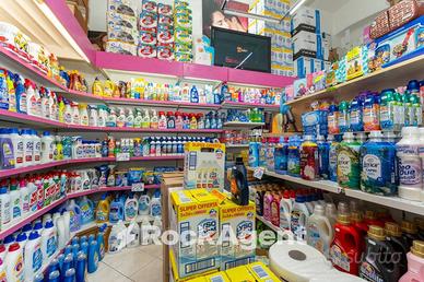 BOTTEGA 82 MQ - VIA CRISPI PRESSI VIA UMBERTO - CT