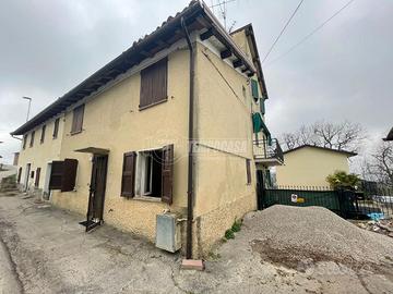 Porzione di casa da ristrutturare a Baiso