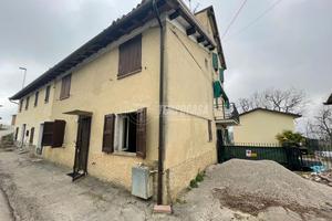 Porzione di casa da ristrutturare a Baiso
