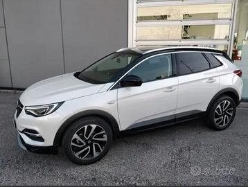 Opel Grandland X Ultimate 1.6 benzina 180 CV 