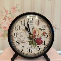 Orologio shabby da tavolo