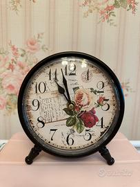 Orologio shabby da tavolo