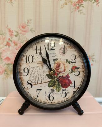Orologio shabby da tavolo