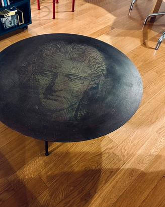 Tavolino di design in ferro