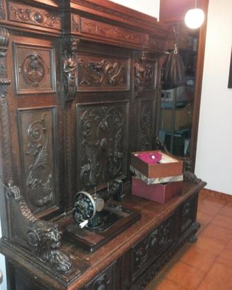Elegante cassapanca intagliata