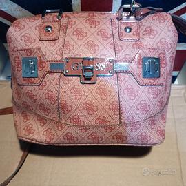 Borsa Guess Reveal
