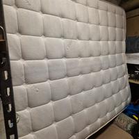 2 reti singole e un materasso matrimoniale