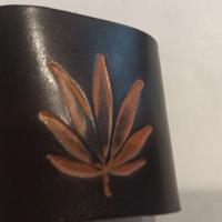 bracciale cuoio pianta ganja