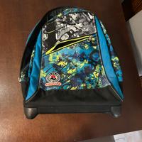 Zaino Invicta con rotelle e spallacci a scomparsa